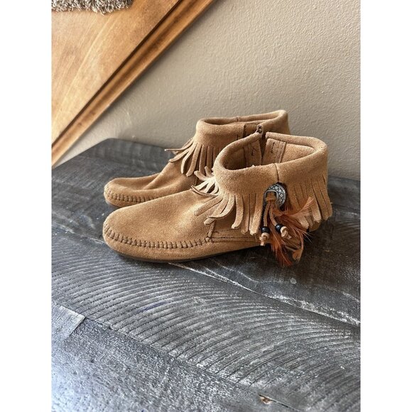 Minnetonka Shoes - Minnetonka Concho Feather Ankle Boots Tan Suede Fringe Side Zipper 6.5 NEW Nobox